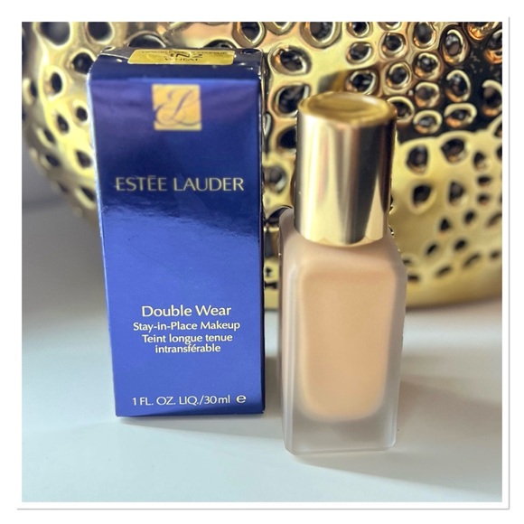 ESTÉE LAUDER Double Wear Stay-in-Place Foundation - Picture 10 of 12